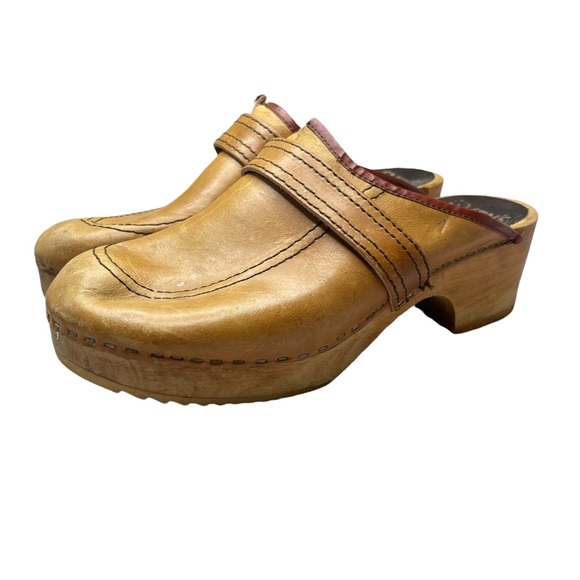 Sven’s Clogs Shoes - Vintage Sven’s Clogs Tan Leather Wooden Heels Orthopedic Boho Cottagecore